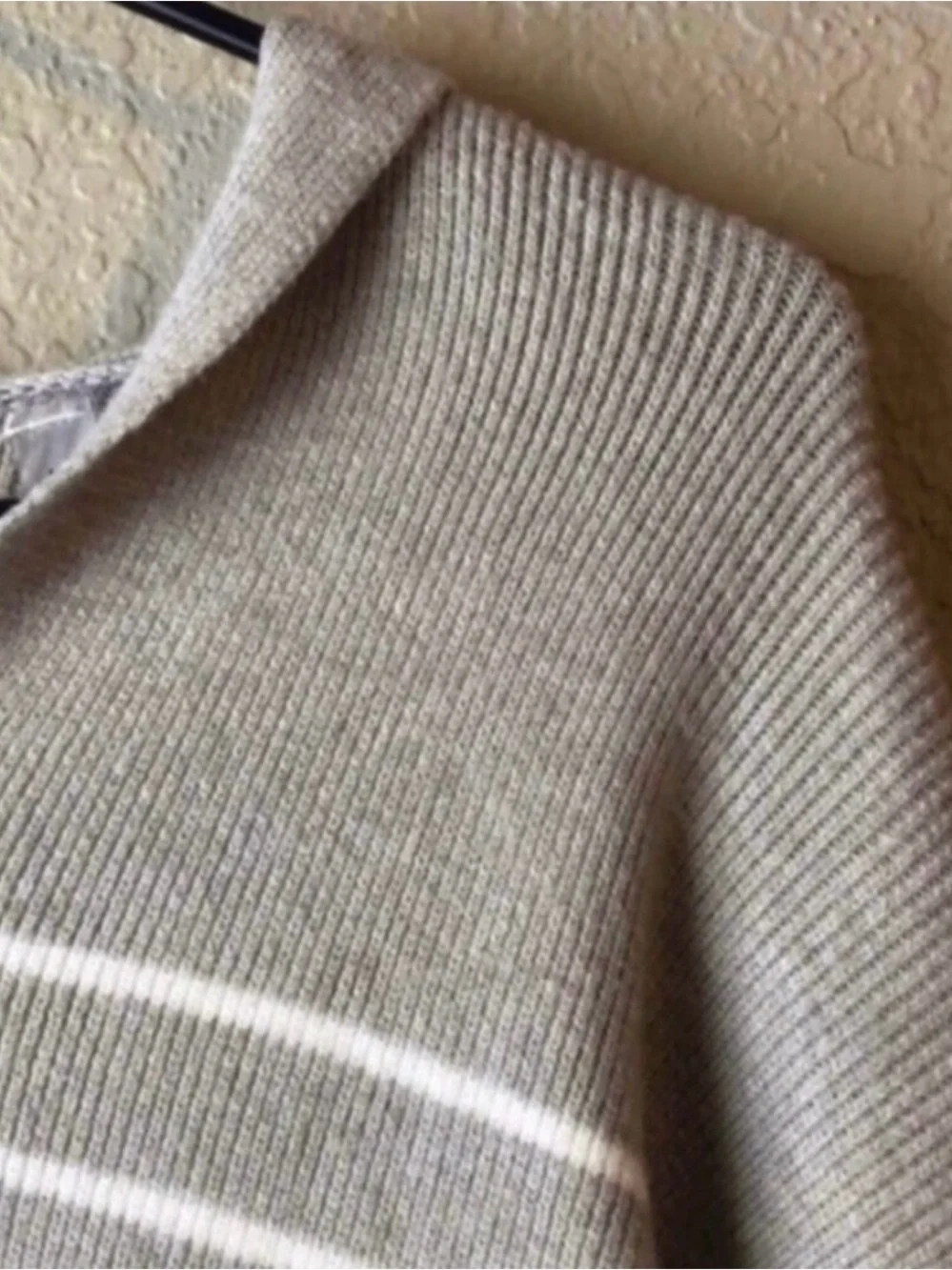 New Tahari Sweater Women’s Gray Striped V-Neck Hooded Casual Knit Sweater Medium